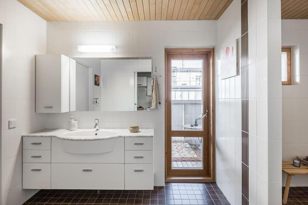 Spacious Home With Four Terrace, Sauna, Sea View Helsingfors Exteriör bild