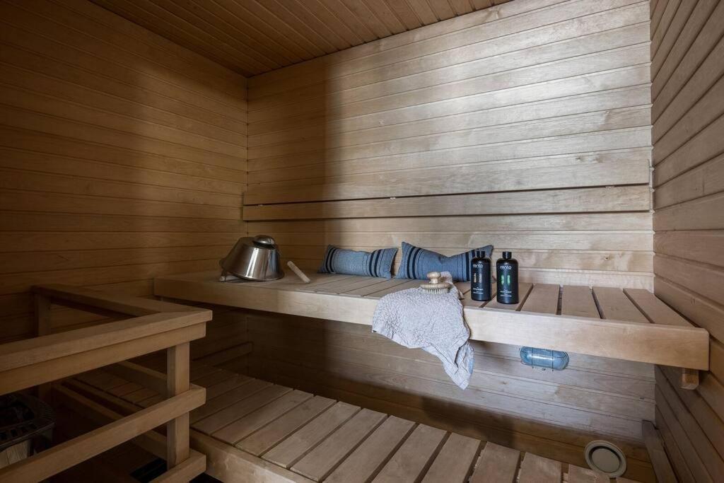Spacious Home With Four Terrace, Sauna, Sea View Helsingfors Exteriör bild