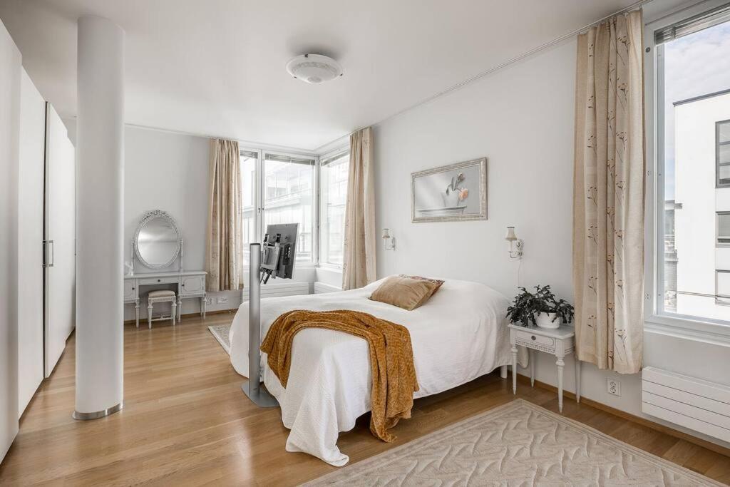 Spacious Home With Four Terrace, Sauna, Sea View Helsingfors Exteriör bild